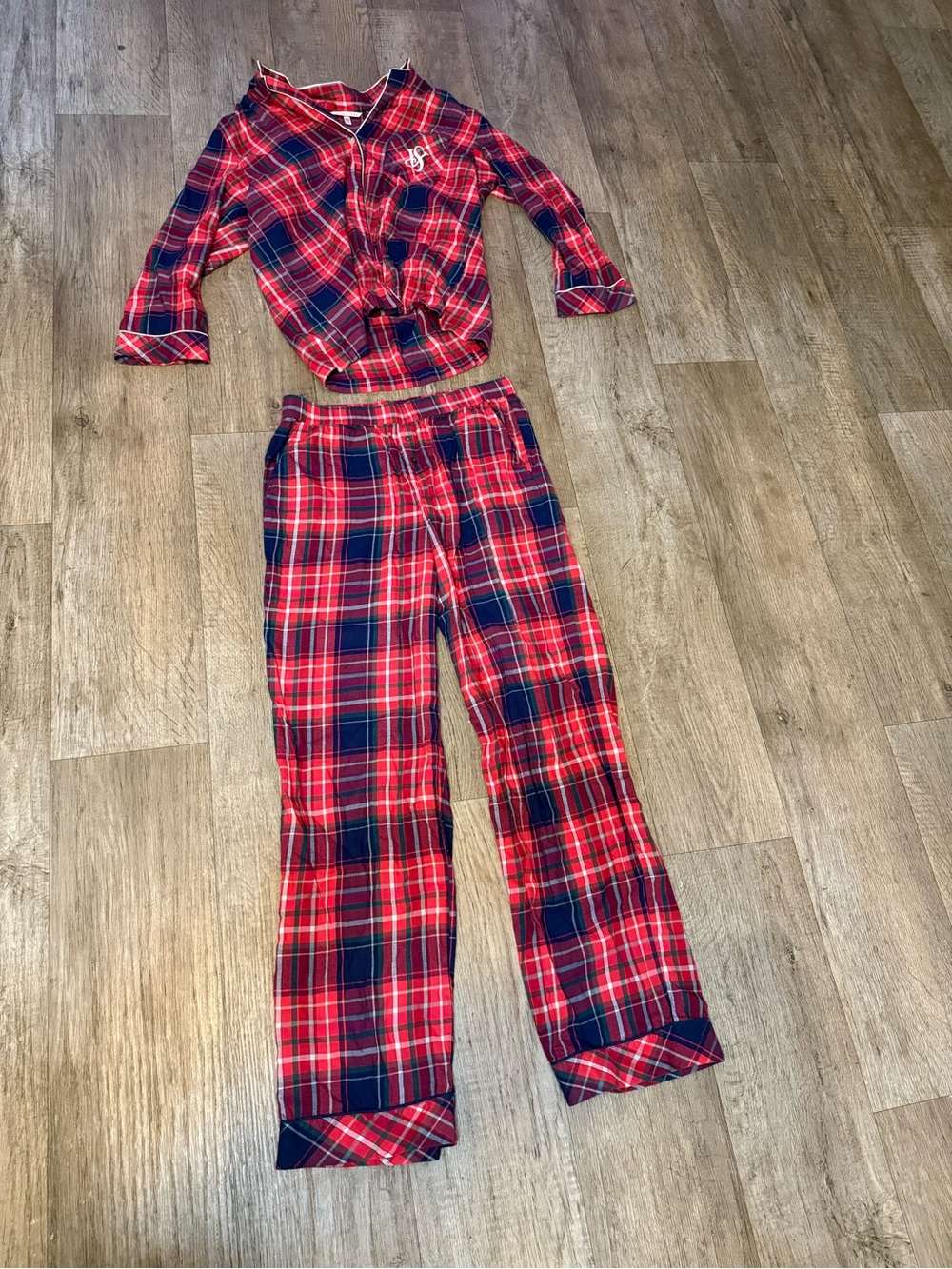 Women's Red Plaid Pajama Set - Classic Two-Piece Sleepwear